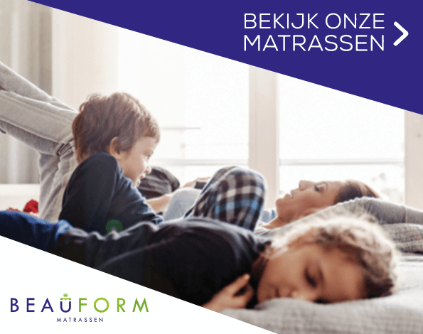 Steigerhouten bed met fruitkistjes Steigerhouten bed met fruitkistjes