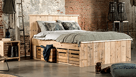 Steigerhout bed met fruitkistjes