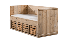 Kajuitbed met fruitkistjes